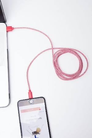 USB kabl za IPhone (crveno beli)